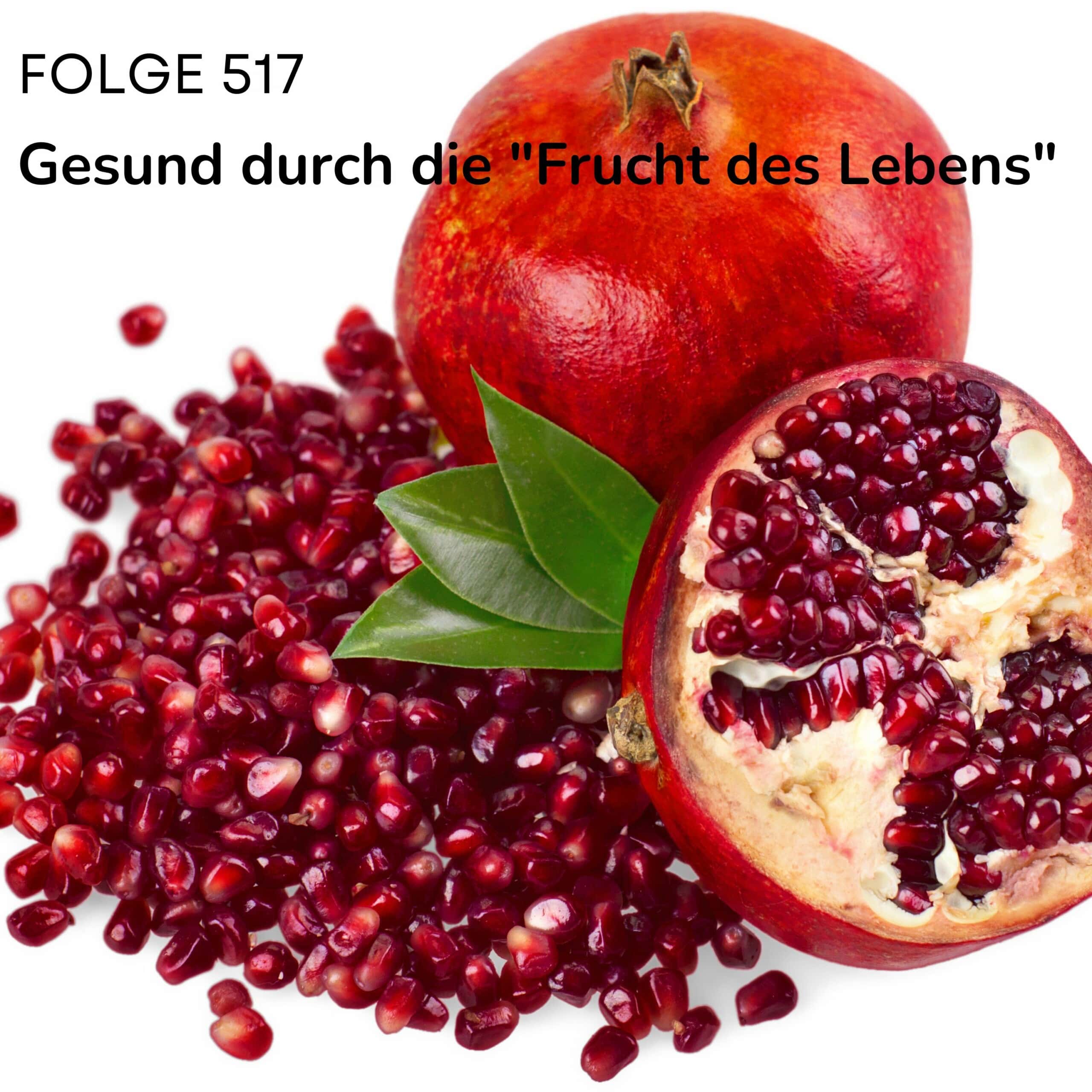 Ein aufgeschnittener Granatapfel mit Kernen, der die Frucht des Lebens ist